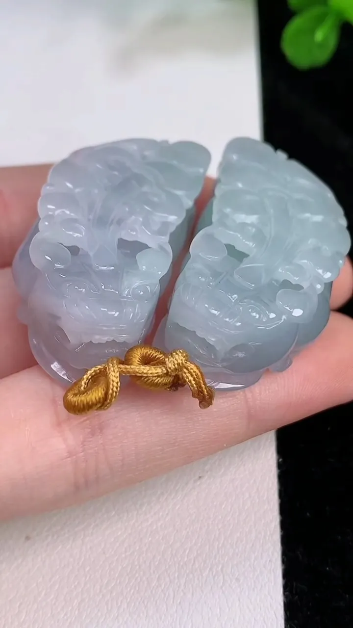 天然A货翡翠春带彩 紫罗兰貔貅吊坠一对，尺寸33.8-18.6-12.3，重量:38.27g
7月26日