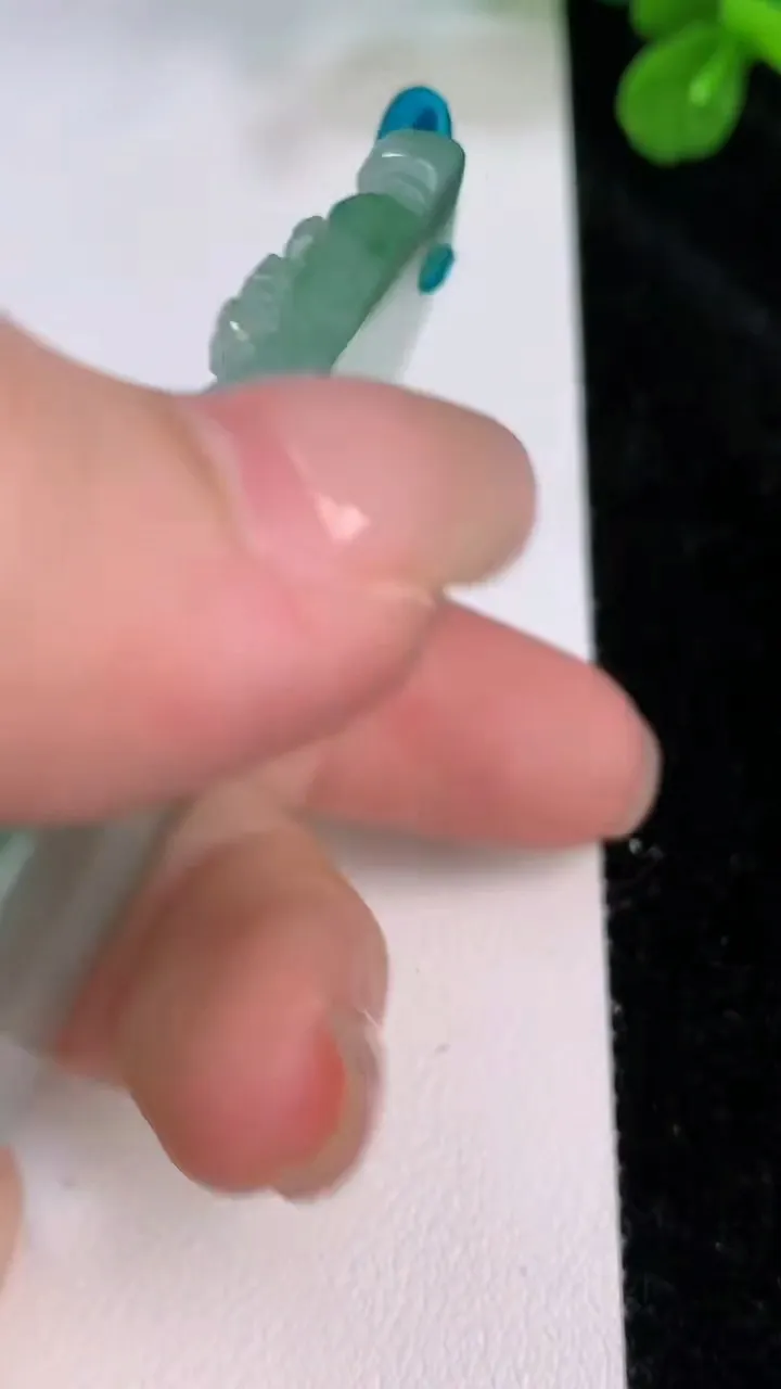 天然A货翡翠普贤菩萨吊坠，尺寸62-37-5.6，重量:28.07g
7月26日
