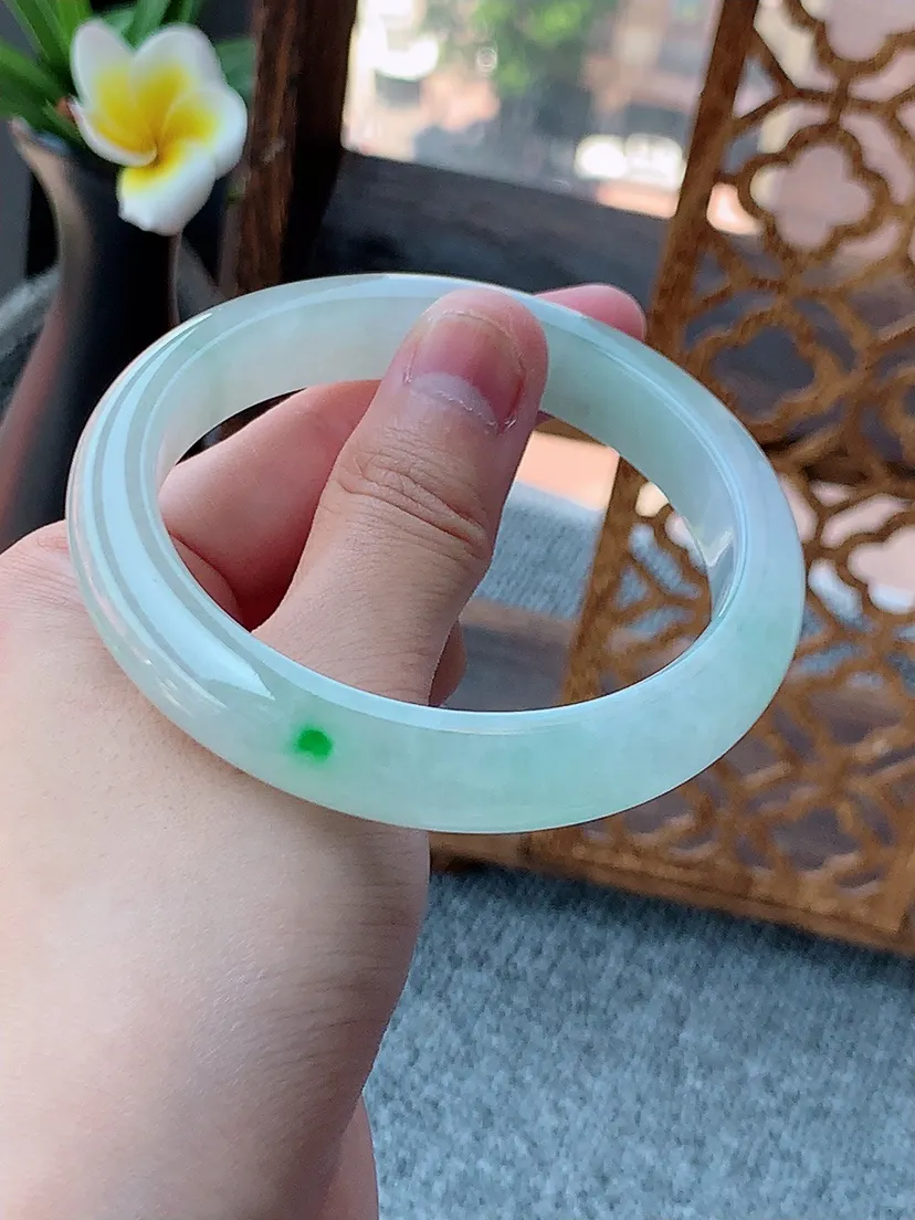 天然A货翡翠飘阳绿正装正圈手镯58-59圈口尺寸58.6×11.8×8.5mm 重量59.88g 0726