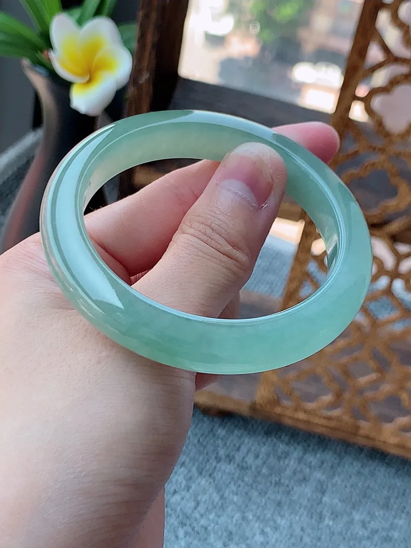 天然A货翡翠晴水正装正圈手镯53-54圈口尺寸53.3×10.6×8.5mm 重量49.14g 0726