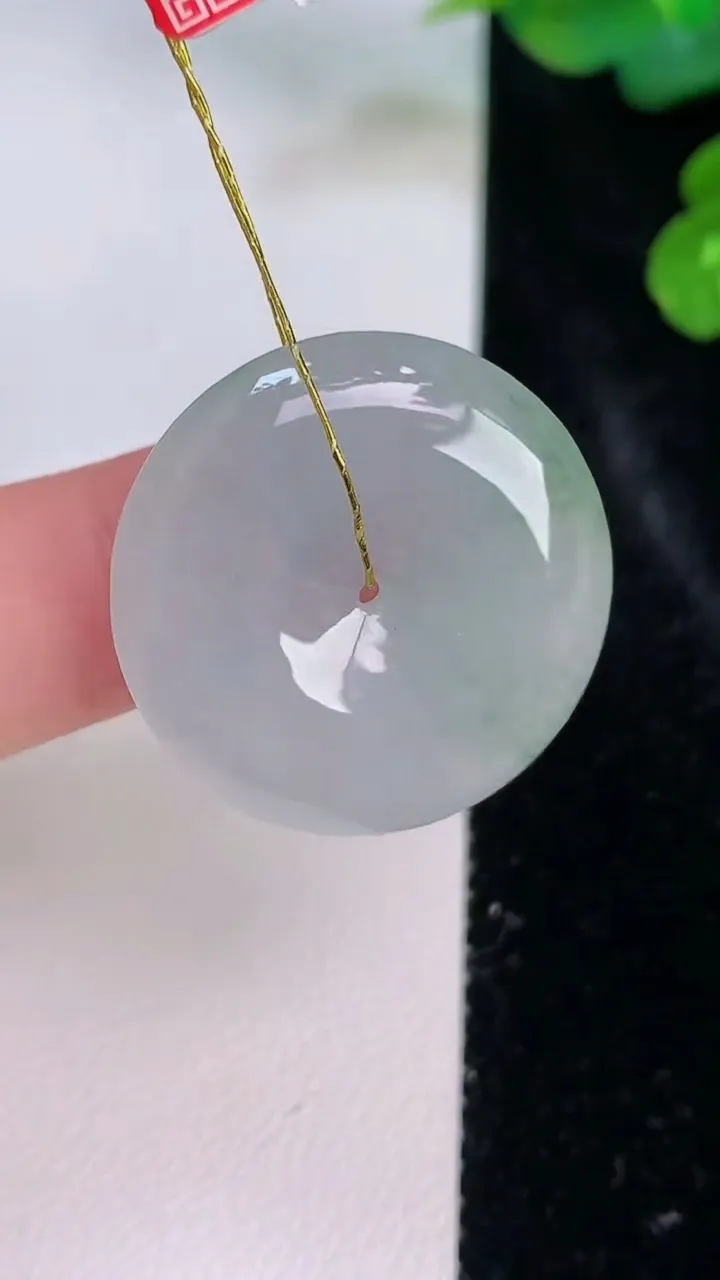 天然A货翡翠冰种飘花平安扣吊坠，尺寸26-5.8，重量:8.38g
7月27日