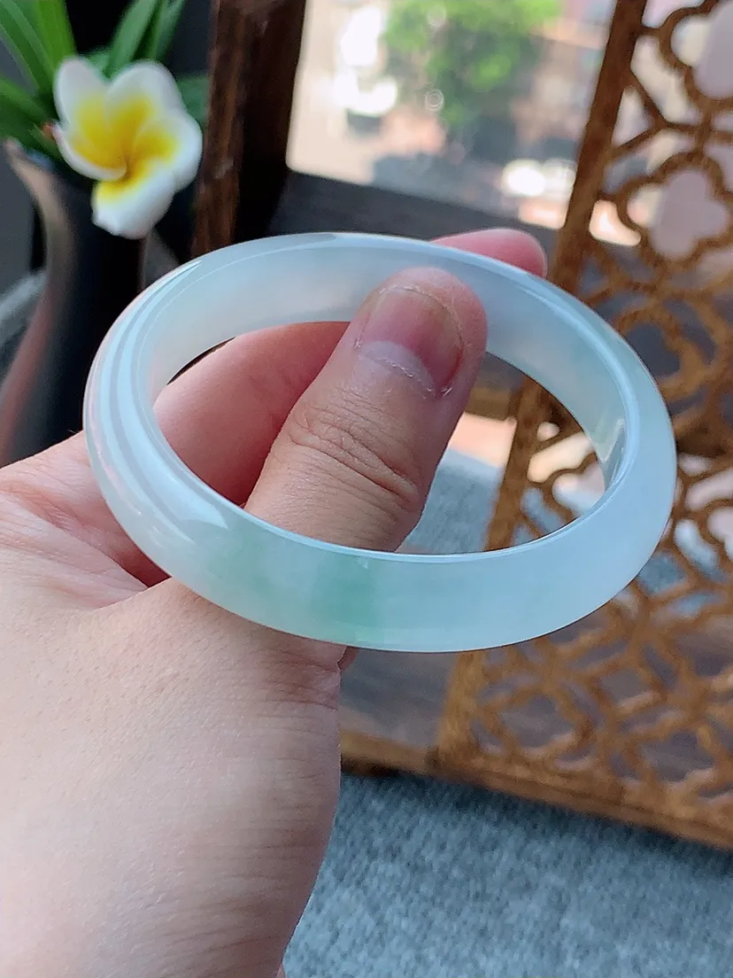 天然A货翡翠白月光贵妃手镯53-54圈口尺寸53×46×12×6.8mm 重量41.28g 0726