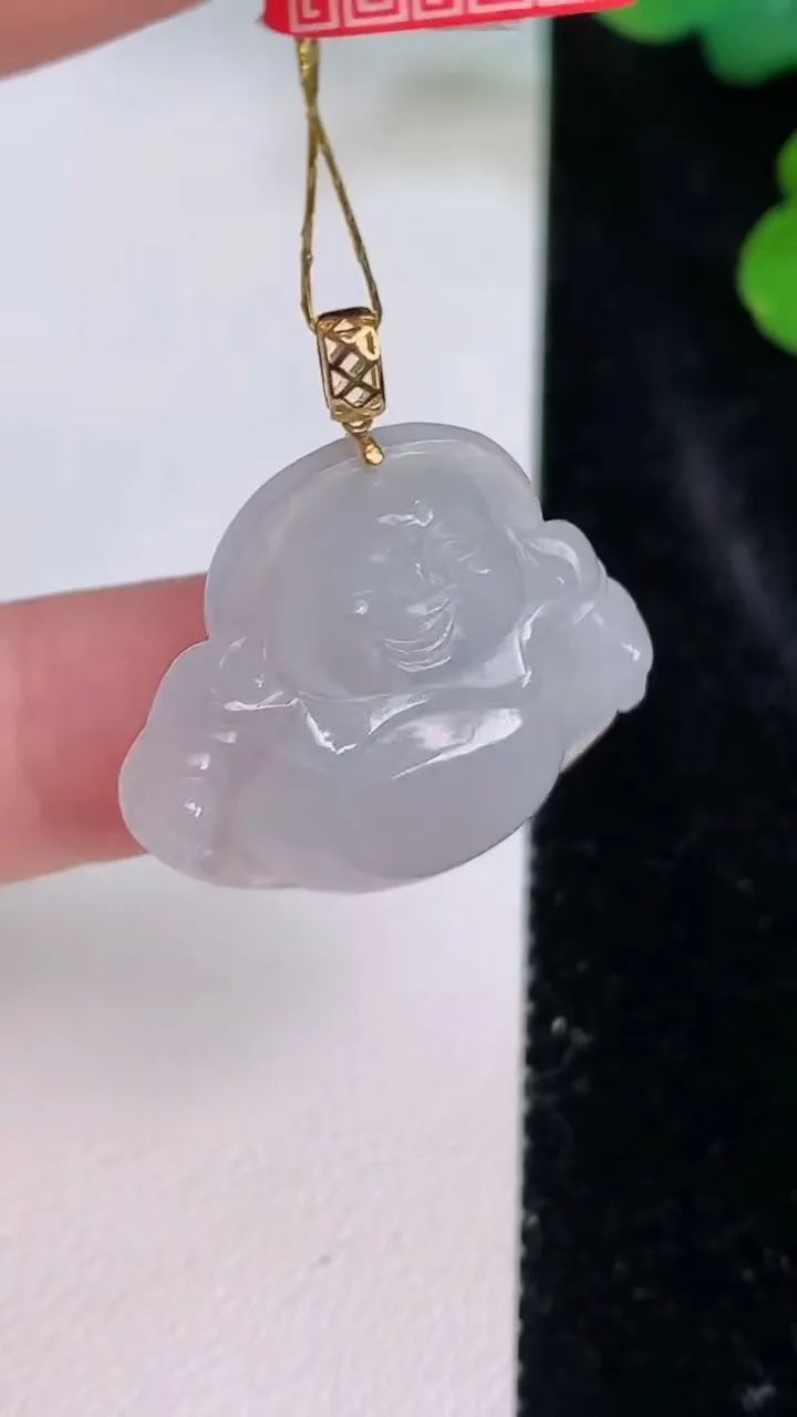 天然A货翡翠种白冰佛公吊坠，尺寸23.7-26-6.2，重量:5.75g
7月27日