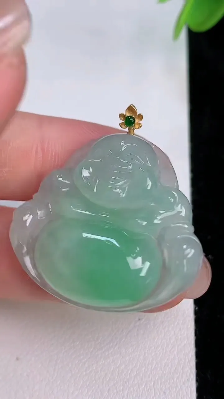 天然A货翡翠佛公吊坠，尺寸29.5-31.7-5.7，重量:8.32g
7月27日