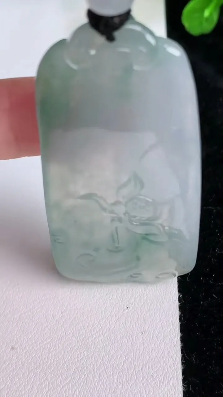 天然A货翡翠飘花观音菩萨吊坠，尺寸55-27-7，重量:28.92g
7月27日