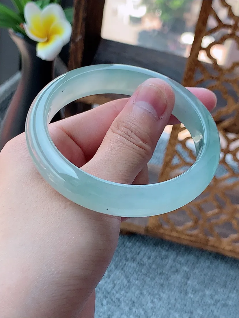天然A货翡翠飘花正装正圈手镯55-56圈尺寸55.2×12.4×7.4mm 重量50.46g 0726