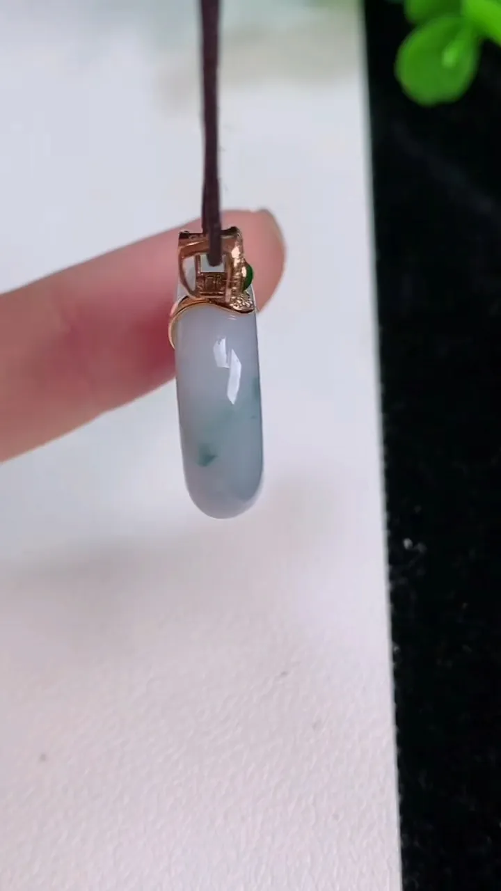 天然A货翡翠18k金紫罗兰飘花平安环吊坠，尺寸21-6，重量:5.62g
7月27日