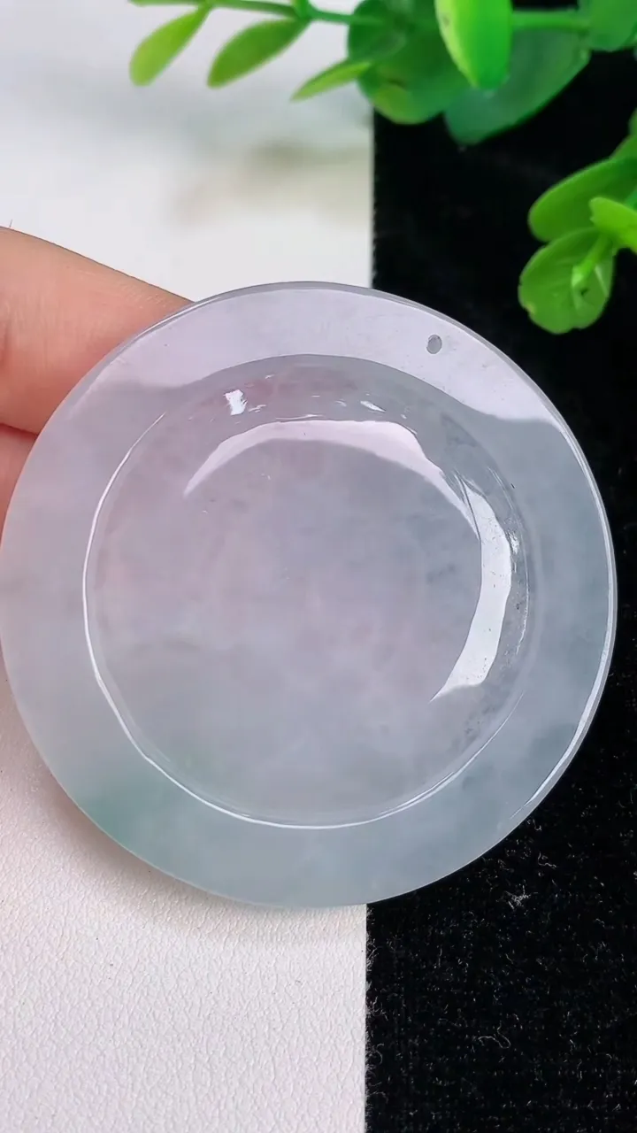 天然A货翡翠飘花观音菩萨吊坠，尺寸53.9-5.3，重:29.71g
7月27日