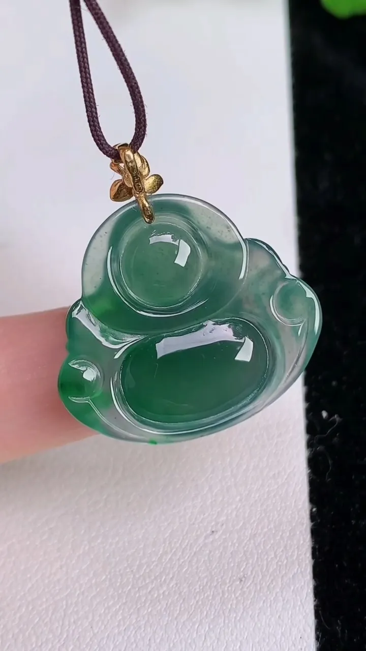 天然A货翡翠佛公吊坠，尺寸22.7-25.7-5.4，重量:4.21g
7月27日