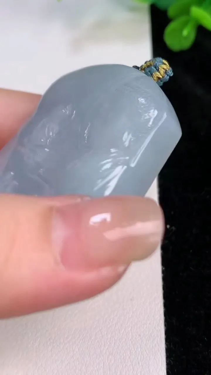 天然A货翡翠紫罗兰一念之间吊坠，尺寸52-36.6-11.4，重量:55.59g
7月27日