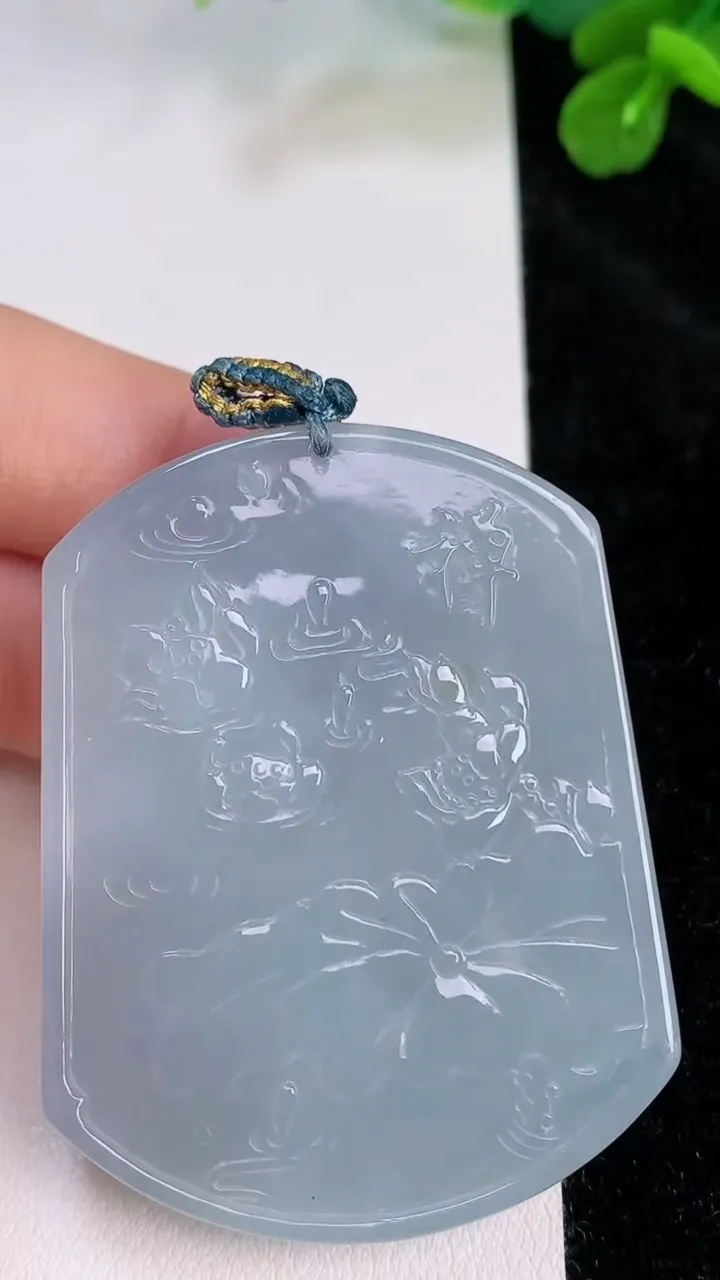 天然A货翡翠紫罗兰一念之间吊坠，尺寸52-36.6-11.4，重量:55.59g
7月27日