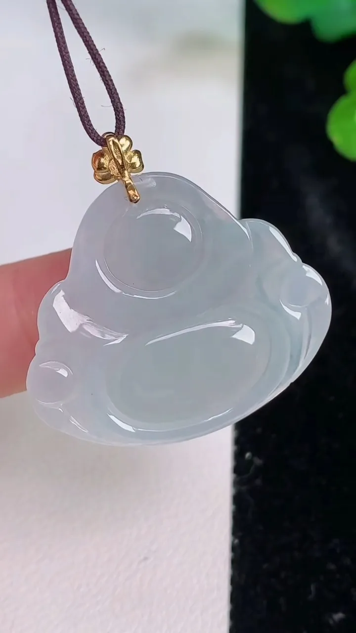 天然A货翡翠种白冰佛公吊坠，尺寸27-31.4-5，重量:6.69g
7月27日