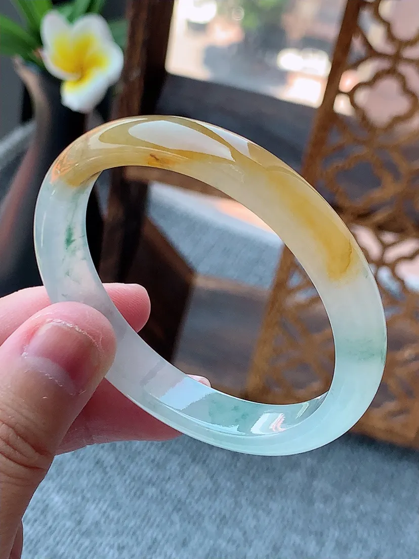 天然A货翡翠飘黄翡飘花贵妃手镯52-53小圈口 尺寸52×45×10×6mm 重量29.96g 07