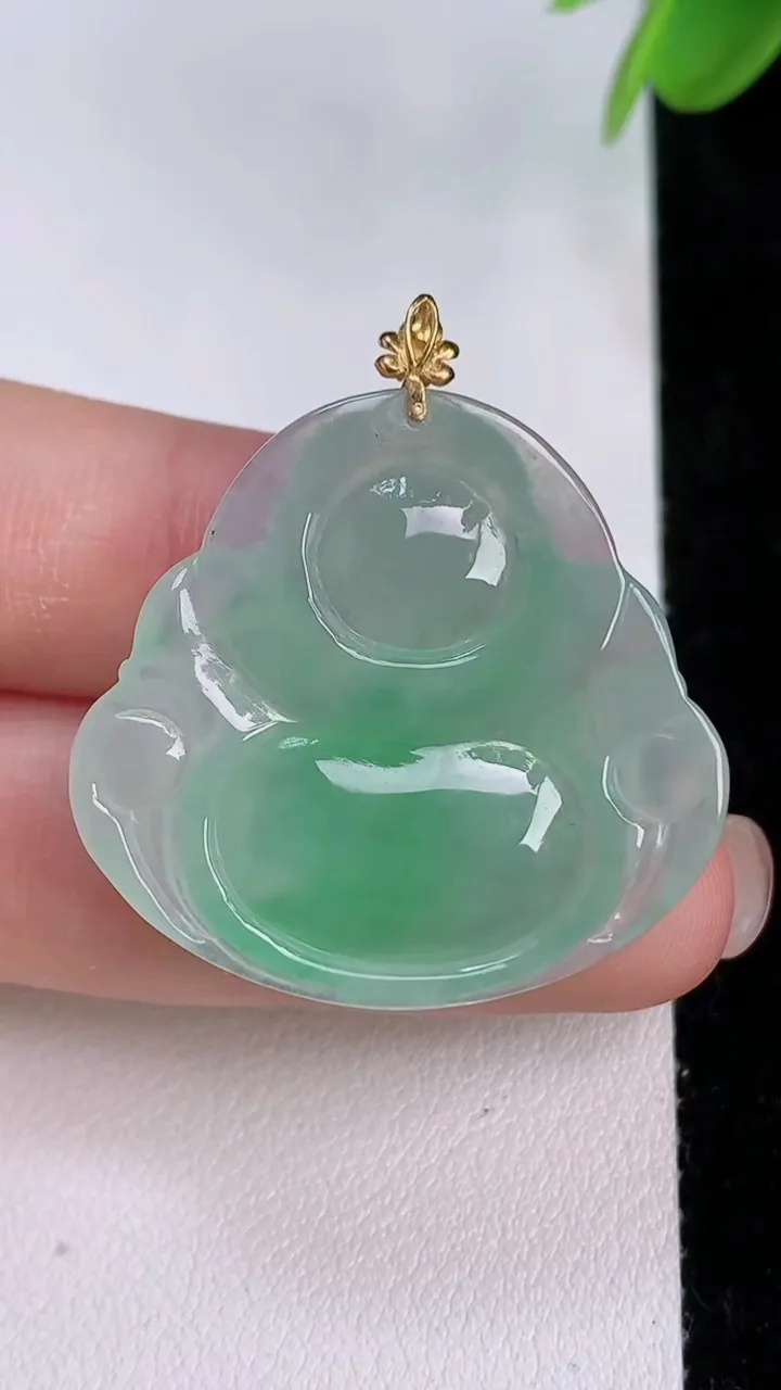天然A货翡翠佛公吊坠，尺寸29.5-31.7-5.7，重量:8.32g
7月27日