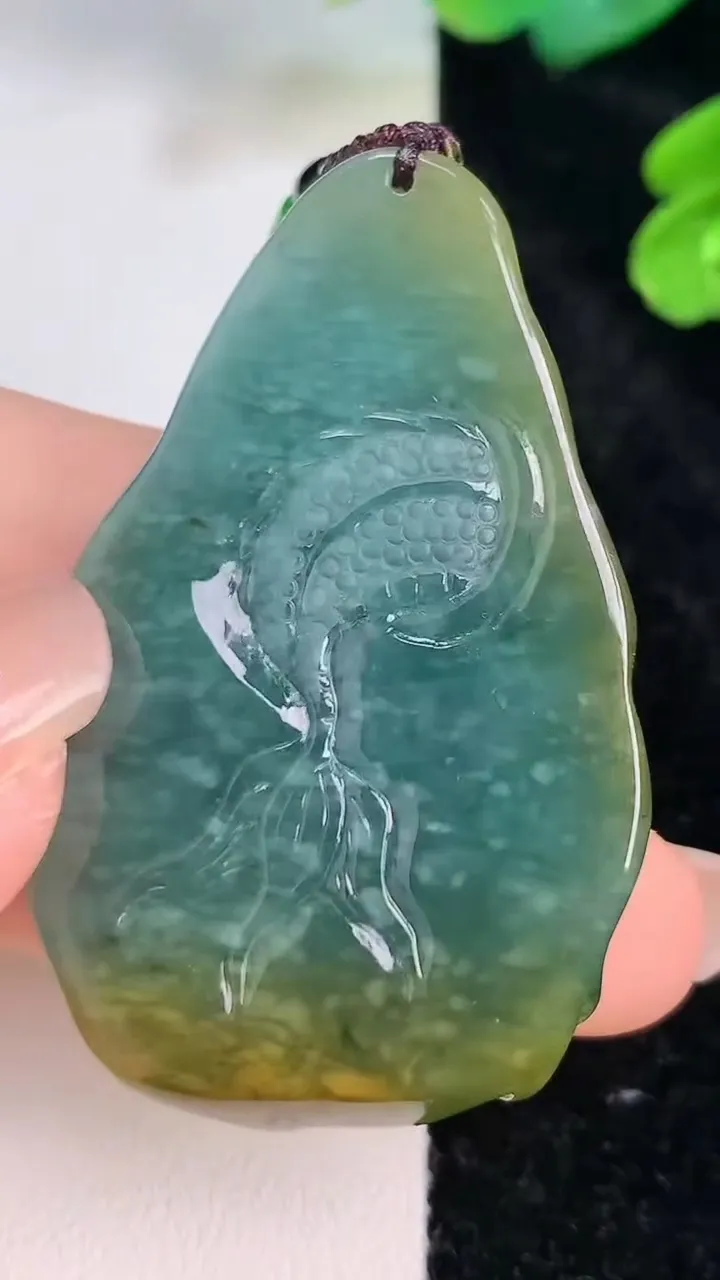 天然A货翡翠蓝水双彩龙牌吊坠，尺寸49-30-9，重:25.33g
7月27日