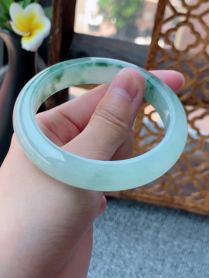 天然A货翡翠飘花半山半水正装正圈手镯58-59圈口尺寸58×12.8×8.5mm 重量65.05g 0726