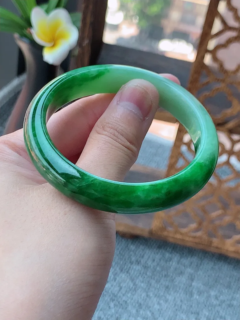 天然A货翡翠飘绿半山半水正装正圈手镯53-54圈口 尺寸53.6×11.7×7mm 重量44.44g 0726