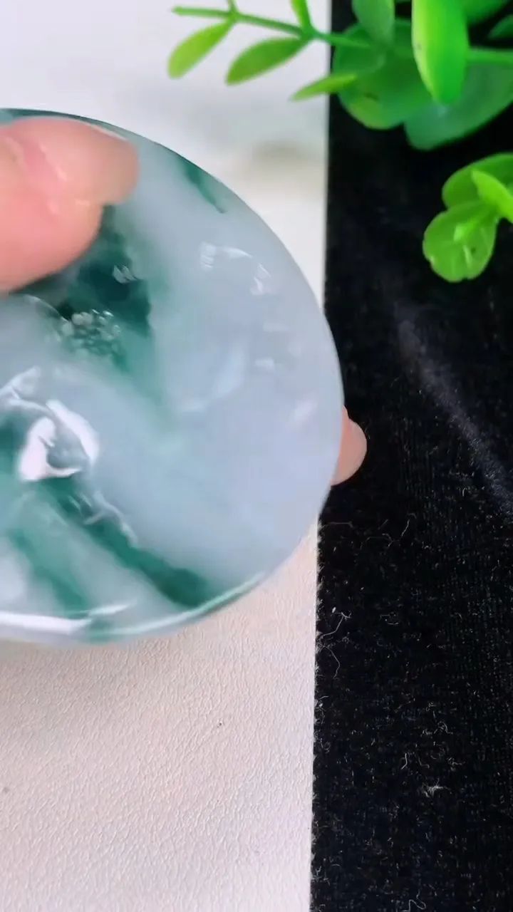 天然A货翡翠牌吊坠，尺寸56.3-6，重量:40.07g
7月27日