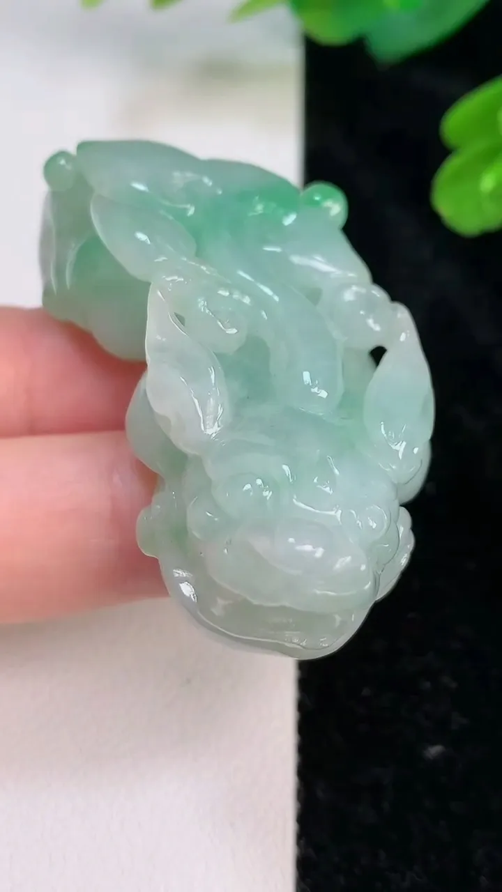 天然A货翡翠貔貅吊坠，尺寸54-25-17，重:45.06g
7月27日