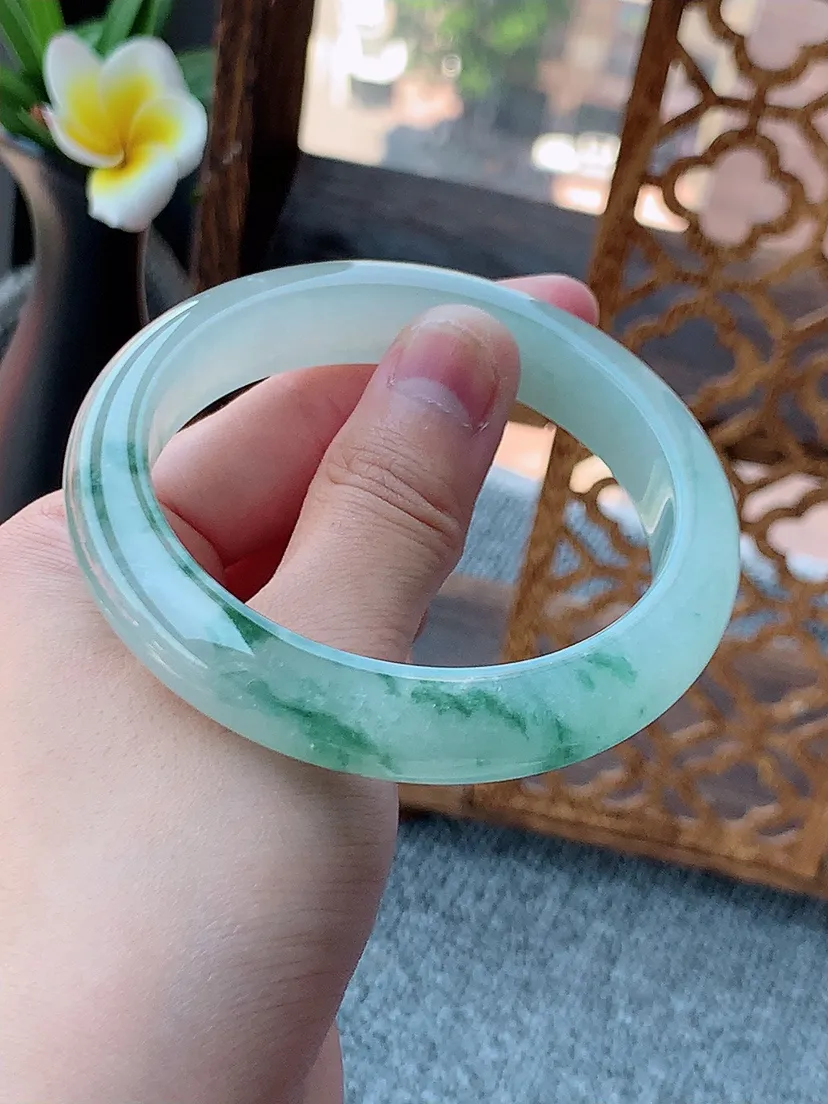 天然A货翡翠飘花半山半水正装正圈手镯58-59圈口尺寸58×12.8×8.5mm 重量65.05g 0726