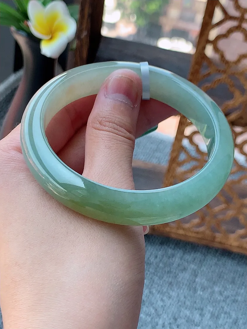 天然A货翡翠飘黄翡正装正圈手镯60-61大圈尺寸60.5×13.2×8mm 重量63.95g 0726