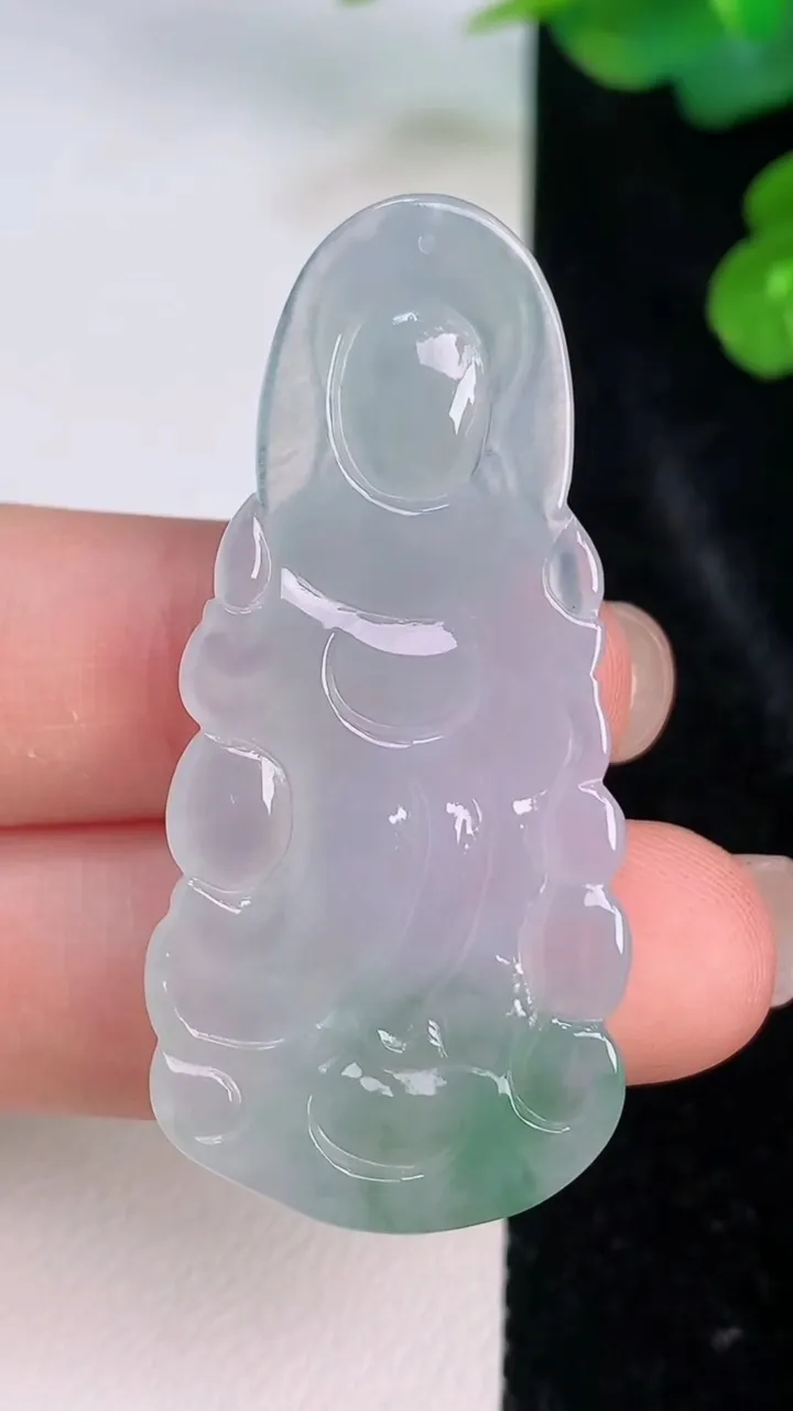 天然A货翡翠观音菩萨吊坠，尺寸47-22-4，重量:8.50g
7月27日