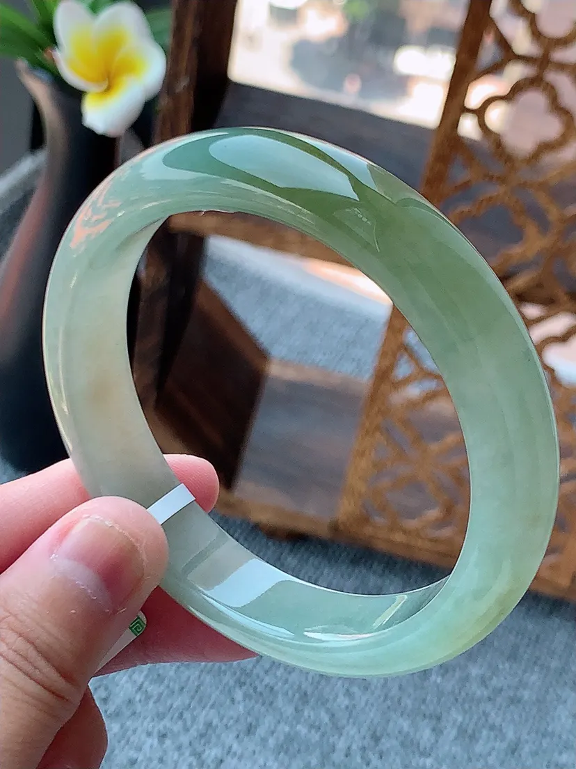 天然A货翡翠飘黄翡正装正圈手镯60-61大圈尺寸60.5×13.2×8mm 重量63.95g 072