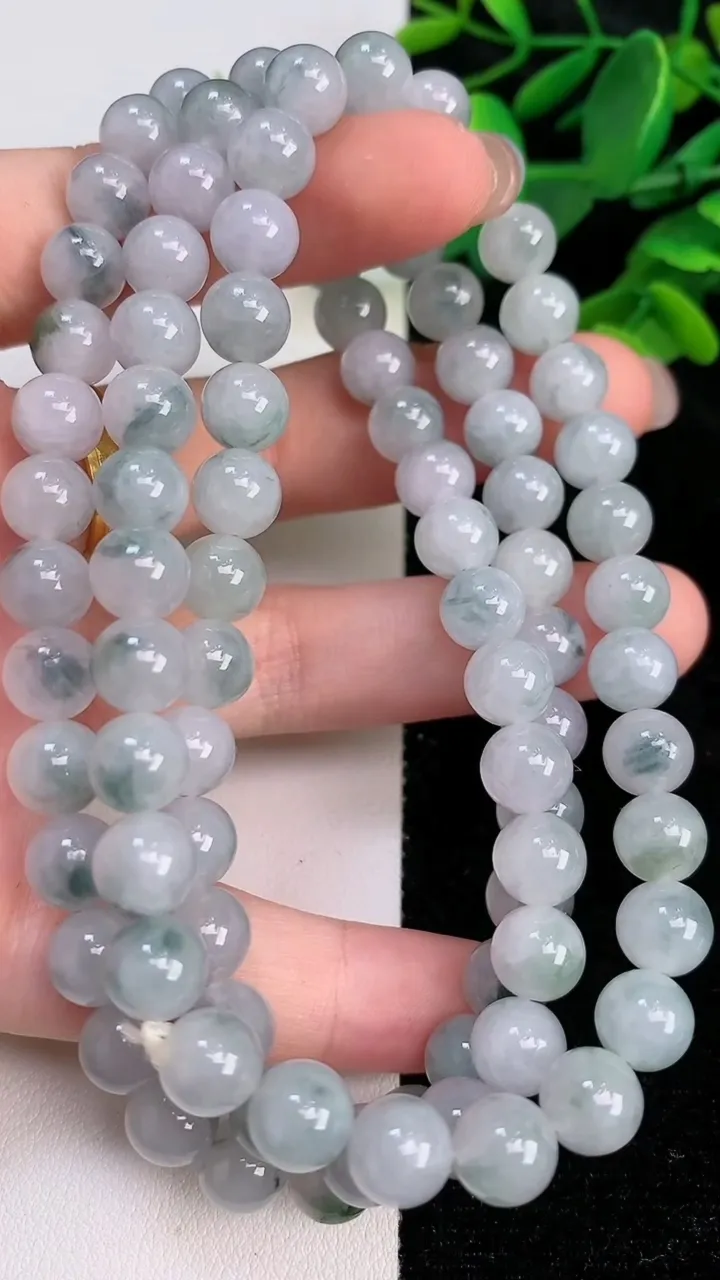 天然A货翡翠飘花圆珠项链91颗，尺寸7.8，重:74.60g
7月27日