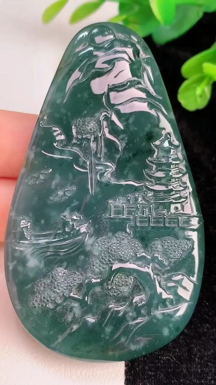 天然A货翡翠蓝水山水牌吊坠，尺寸80-46.8-8.6，重:69.16g
7月27日