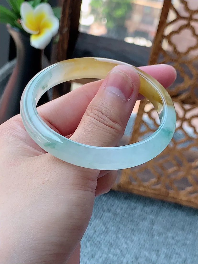 天然A货翡翠飘黄翡飘花贵妃手镯52-53小圈口 尺寸52×45×10×6mm 重量29.96g 0726