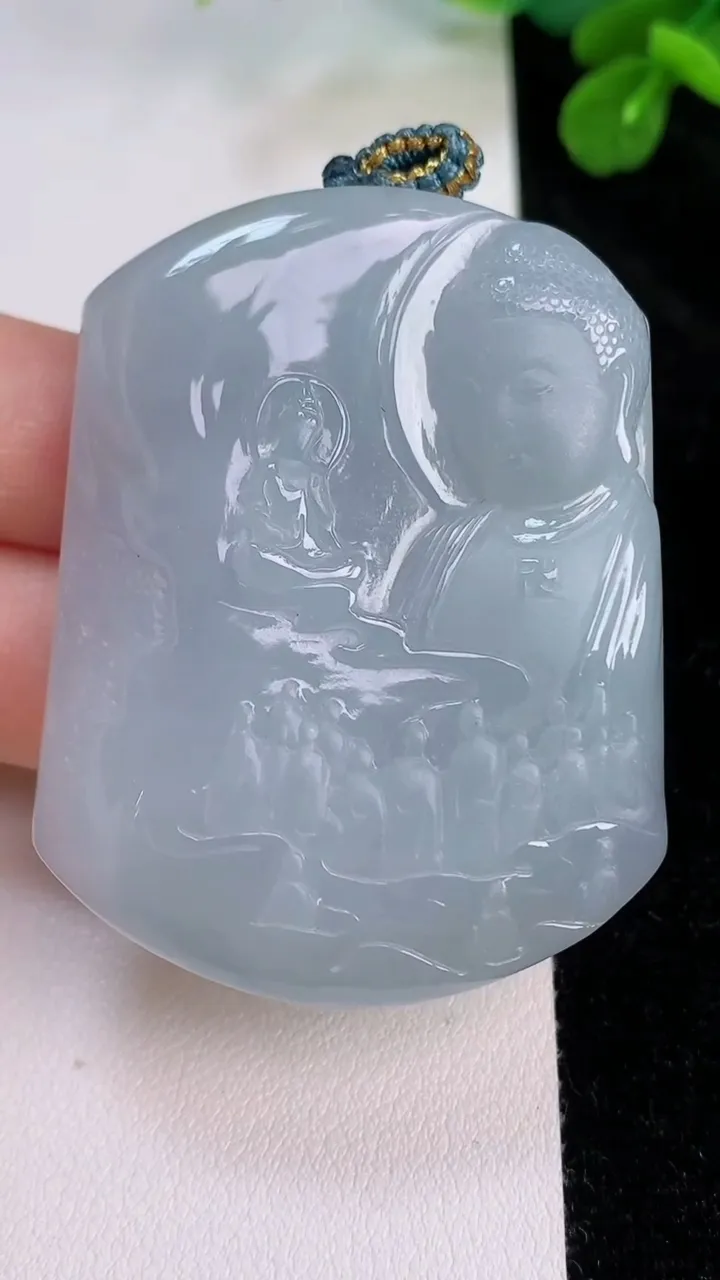 天然A货翡翠紫罗兰一念之间吊坠，尺寸52-36.6-11.4，重量:55.59g
7月27日