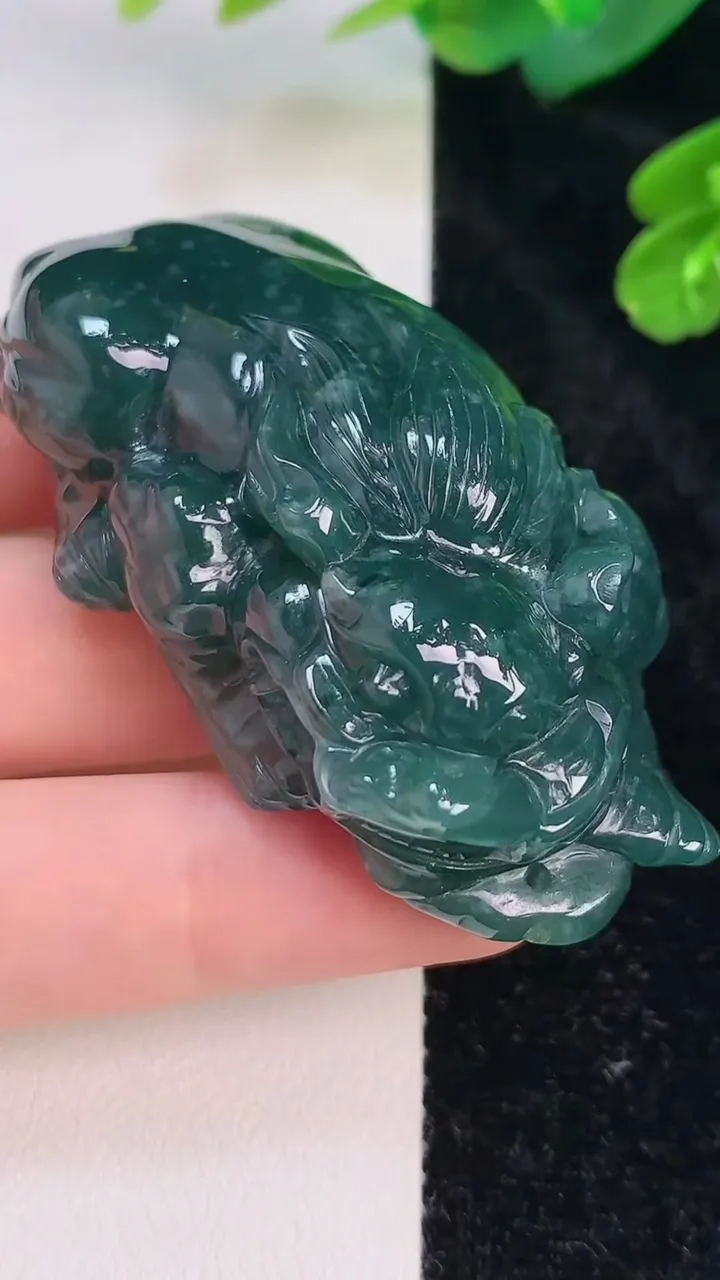 天然A货翡翠貔貅吊坠，尺寸60.7-31.1-22.7，重:67.66g
7月27日