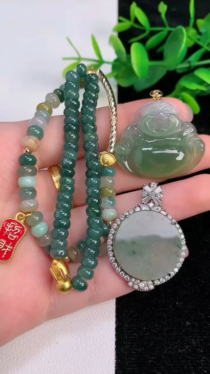 天然A货翡翠佛公吊坠 手串一手，尺寸28.3-32.3-6.5，重:8.24g7月27日
工厂直销收