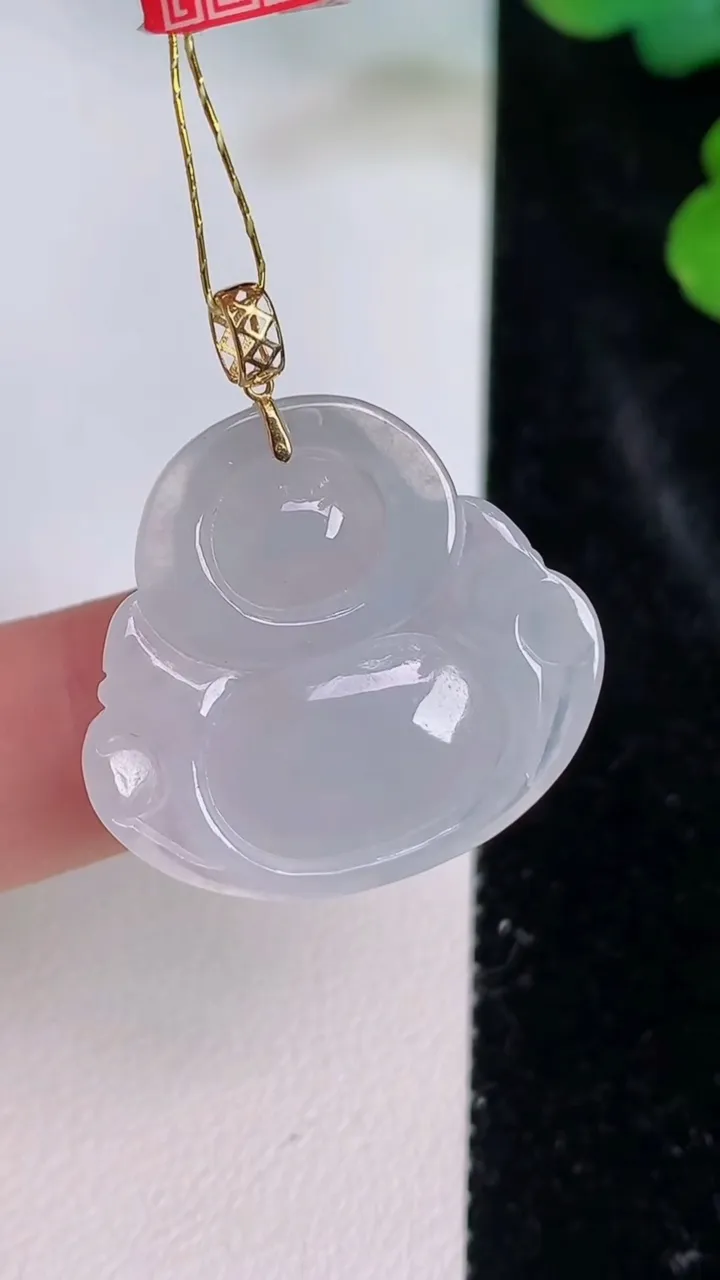 天然A货翡翠种白冰佛公吊坠，尺寸23.7-26-6.2，重量:5.75g
7月27日