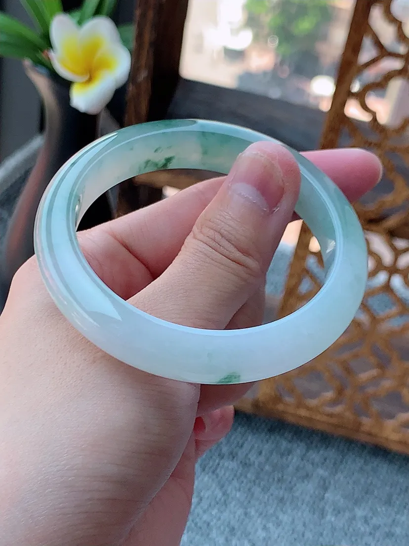 天然A货翡翠飘花正装正圈手镯53-54圈口尺寸53.3×11×8m量47.26g 0726