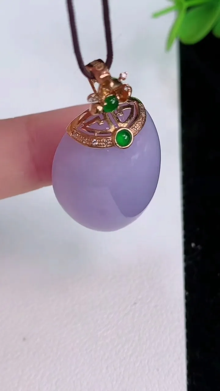 天然A货翡翠18k金紫罗兰鸽子蛋面吊坠，尺寸31-19.8-11.3，重量:12.85g
7月27日