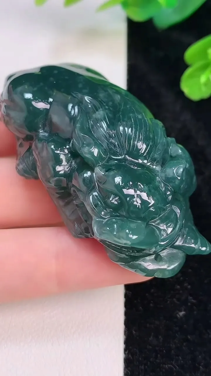 天然A货翡翠貔貅吊坠，尺寸60.7-31.1-22.7，重:67.66g
7月27日