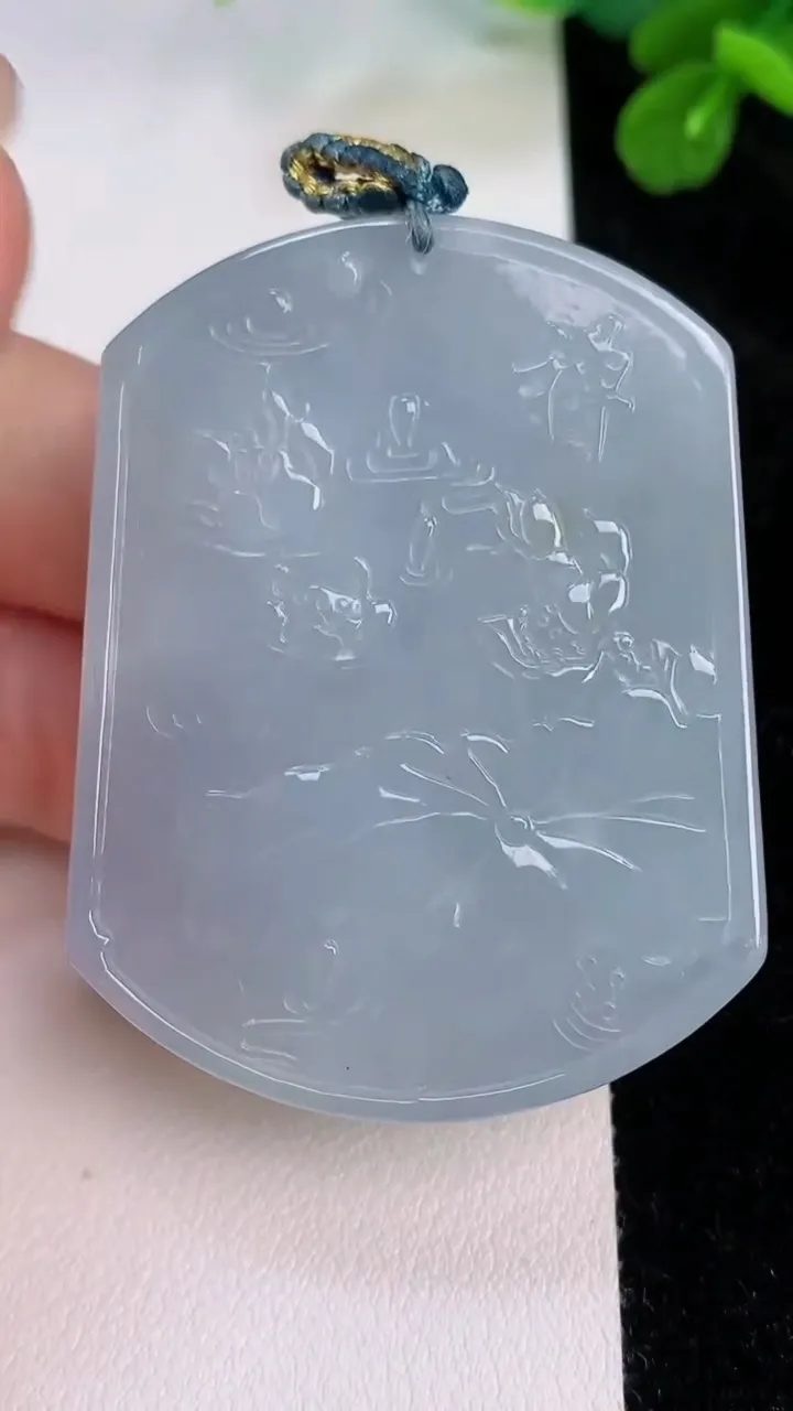天然A货翡翠紫罗兰一念之间吊坠，尺寸52-36.6-11.4，重量:55.59g
7月27日