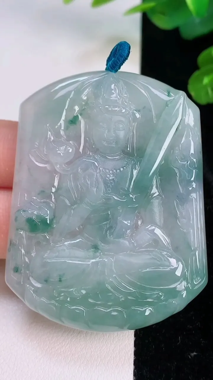 天然A货翡翠飘花虚空藏菩萨吊坠，尺寸55.5-43.2-5.7，重量:31.44g
7月27日