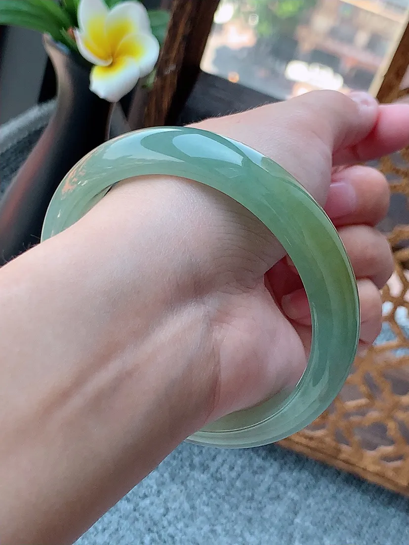 天然A货翡翠飘黄翡正装正圈手镯60-61大圈尺寸60.5×13.2×8mm 重量63.95g 0726