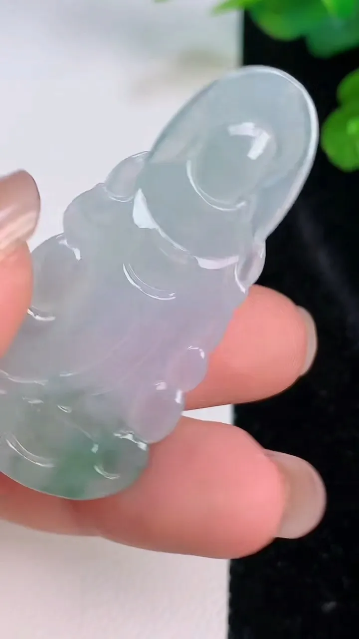 天然A货翡翠观音菩萨吊坠，尺寸47-22-4，重量:8.50g
7月27日