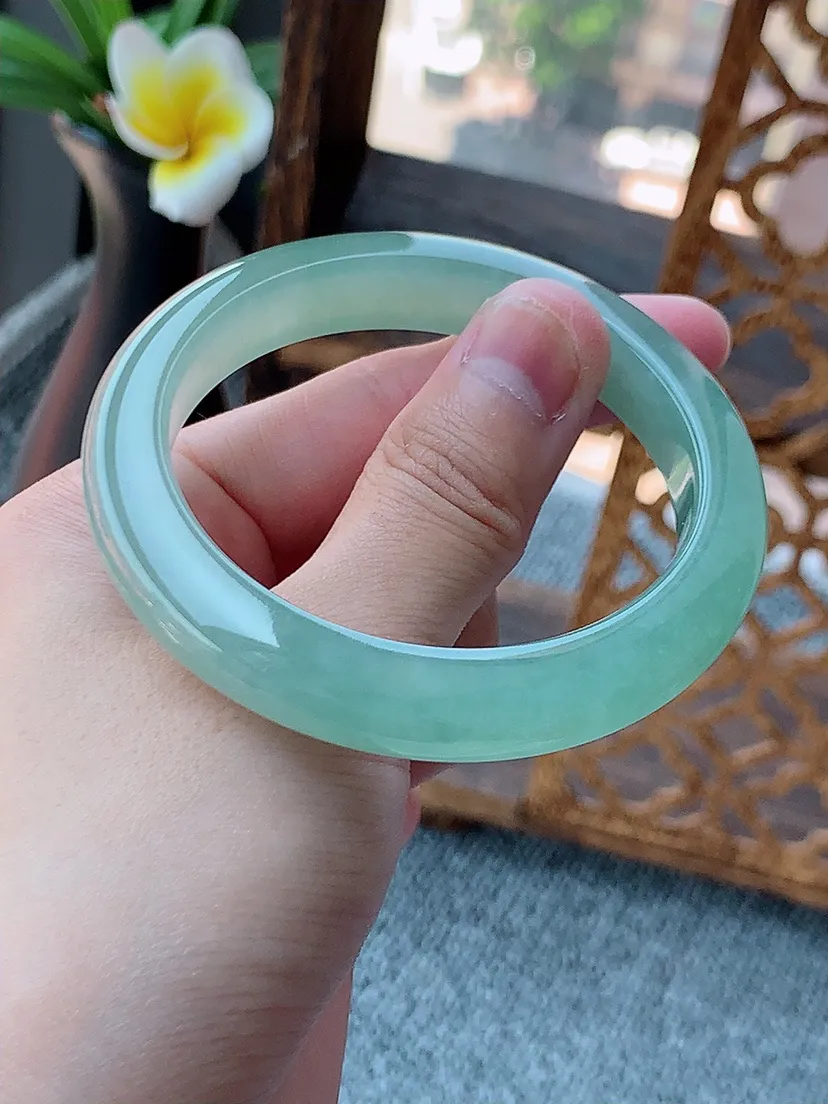 天然A货翡翠晴水正装正圈手镯53-54圈口尺寸53.3×10.6×8.5mm 重量49.14g 0726