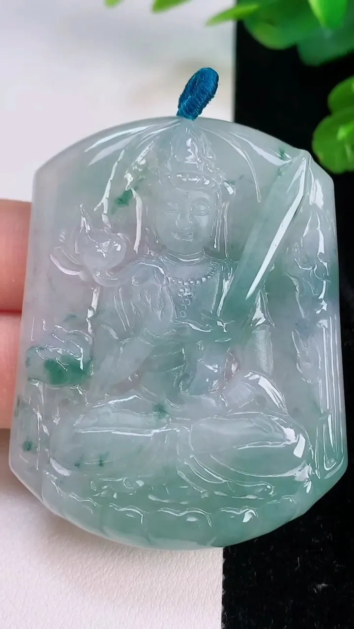 天然A货翡翠飘花虚空藏菩萨吊坠，尺寸55.5-43.2-5.7，重量:31.44g
7月27日