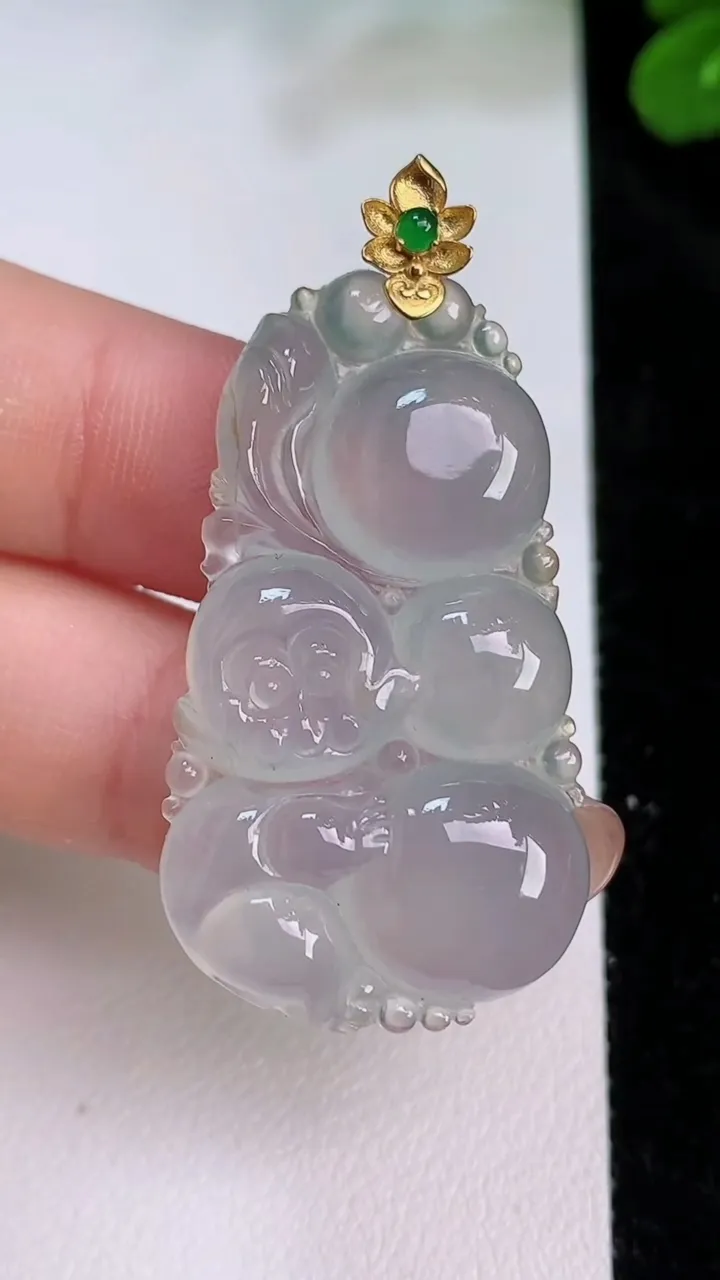 天然A货翡翠种灵猴献瑞 生肖猴吊坠，尺寸40.7-22-5.6，重量:8.90g
7月27日