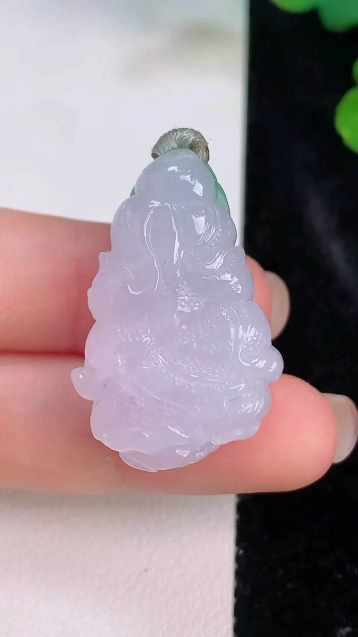 天然A货翡翠白菜吊坠，尺寸31-19.8-12.6，重量:13.25g
7月27日