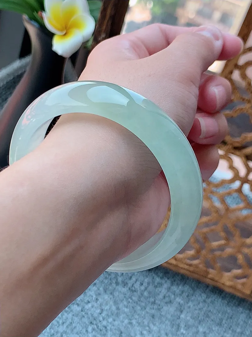 天然A货翡翠晴水轮胎边宽边正装正圈手镯57-58圈口 尺寸57×16×8.2mm 重量71.70g 0726