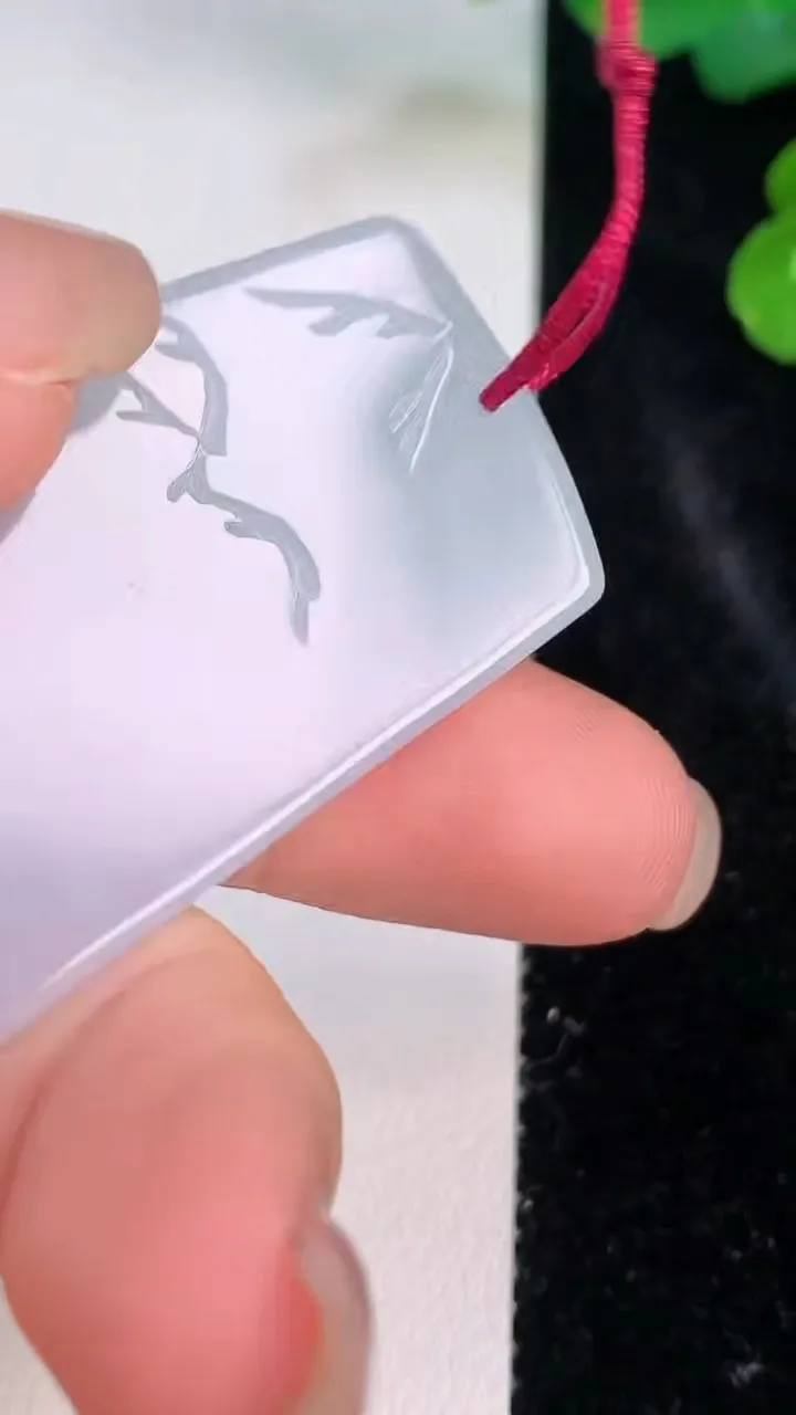 天然A货翡翠紫罗兰千手观音菩萨吊坠，尺寸49.3-28-7，重量:22.83g
7月27日