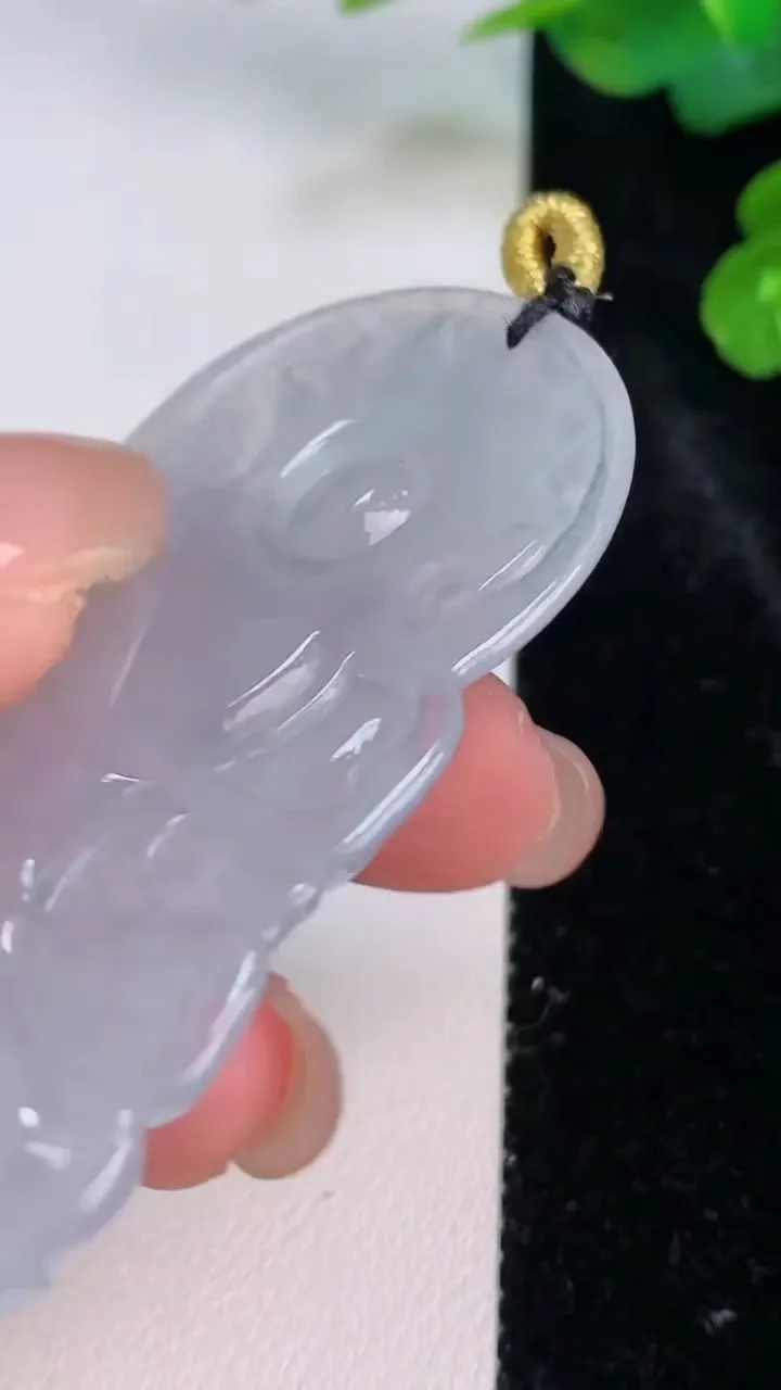天然A货翡翠度母观音菩萨吊坠，尺寸58.8-37.3-5.8，重量:22.92g
7月28日