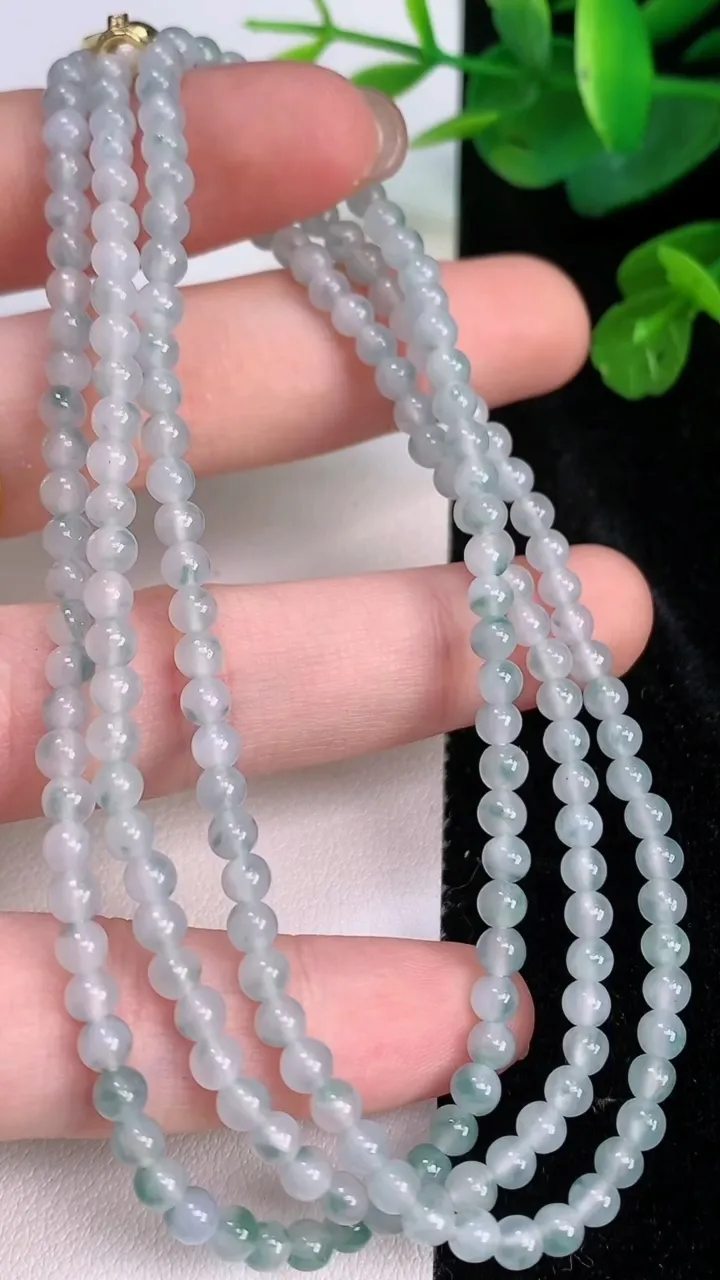 天然A货翡翠冰种飘花小米珠项链197颗，尺寸3.5，重量:15.84g
7月28日