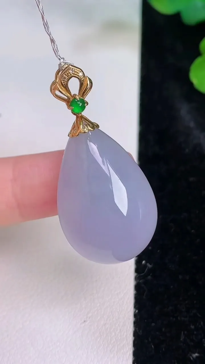 天然A货翡翠18k金紫罗兰水滴吊坠，尺寸27.7-18.8-9.4，重量:8.94g
7月28日